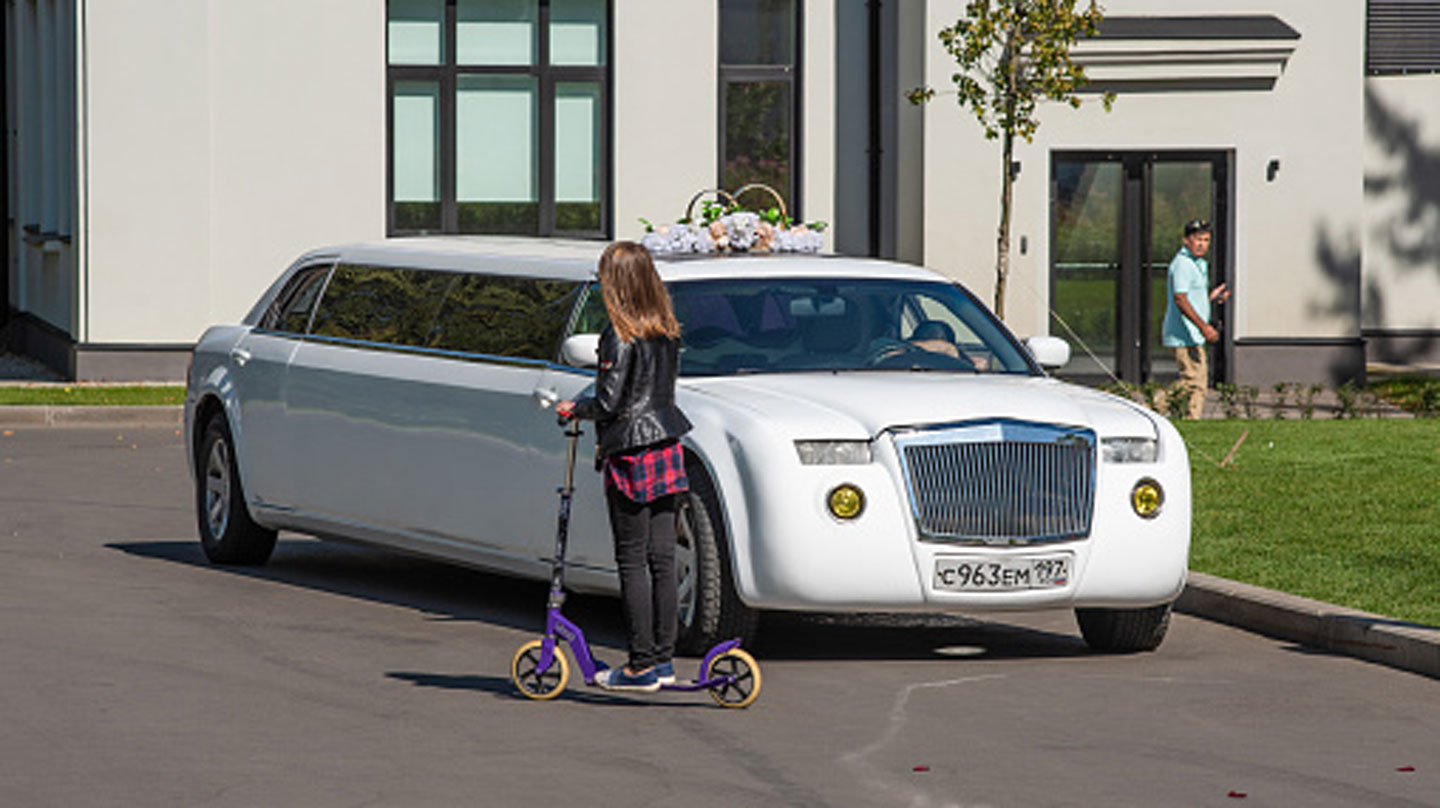 Party-Bus-vs.-Limousine-Which-One-Is-Better-for-Your-Wedding-on-selfgrowth