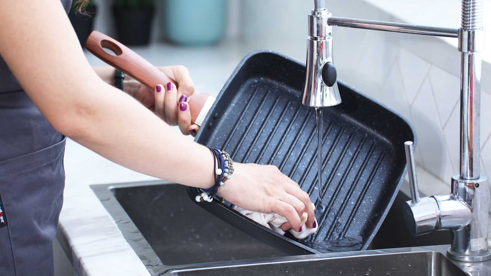 Advantages-of-Using-Touchless-Kitchen-Faucet-on-selfgrowth